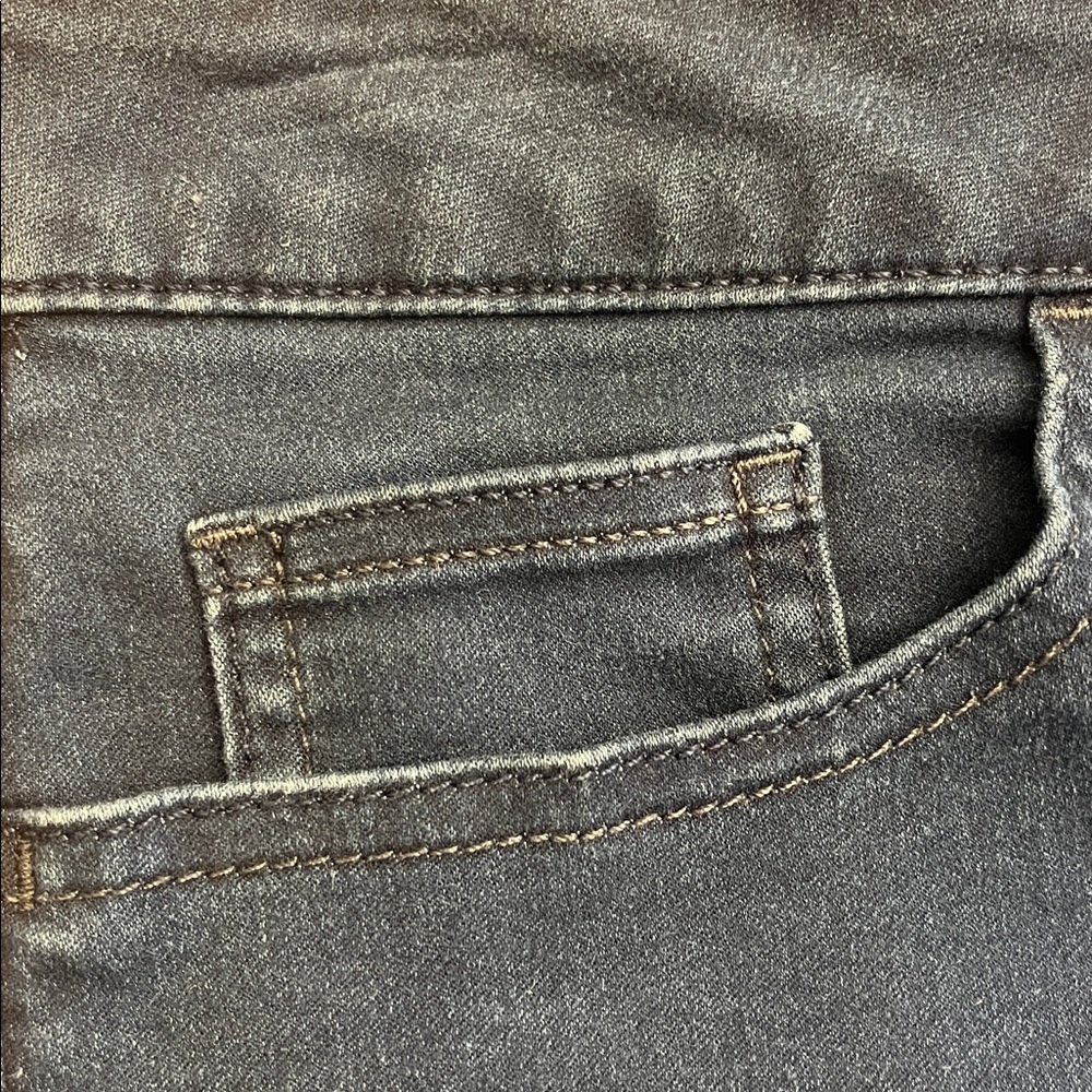 Women's Size 10 Mid Rise Lee Riders Bermuda Shorts - Picture 6 of 9